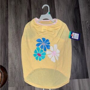 NWT Top Paw Yellow Dog Shirt Flowers Blue & White Flowers Size Large Dog Outfit